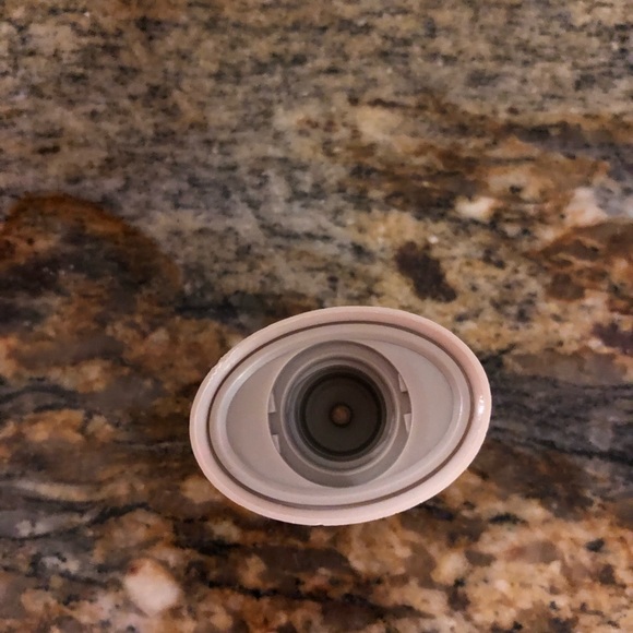 New never used Laura Mercier tinted moisturizer - Picture 3 of 4